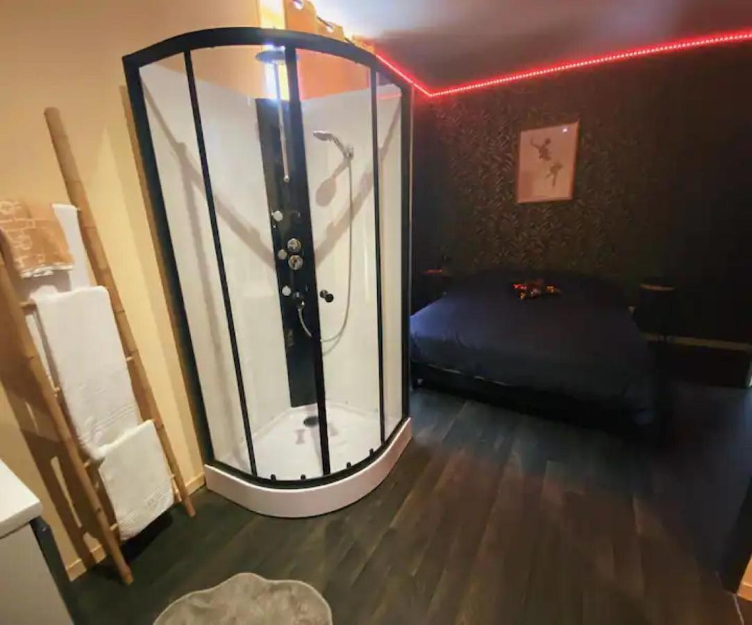 Chambres D'Hote Au Chapeau Claque Cabaret Gueugnon Esterno foto