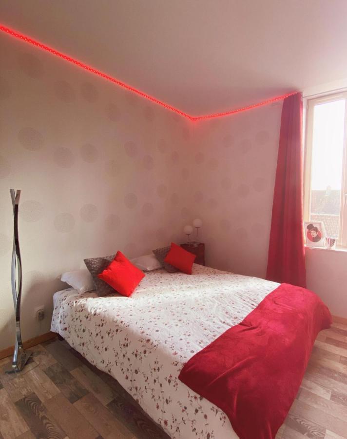 Chambres D'Hote Au Chapeau Claque Cabaret Gueugnon Esterno foto