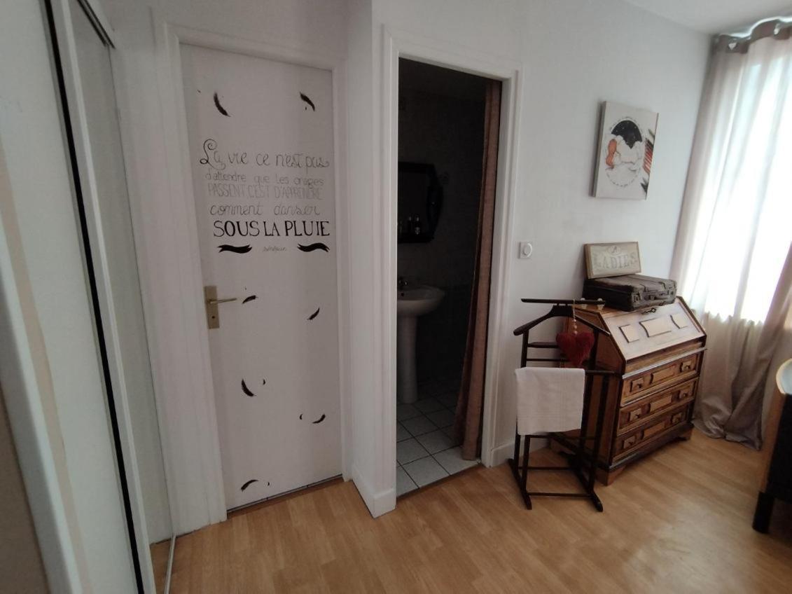 Chambres D'Hote Au Chapeau Claque Cabaret Gueugnon Esterno foto