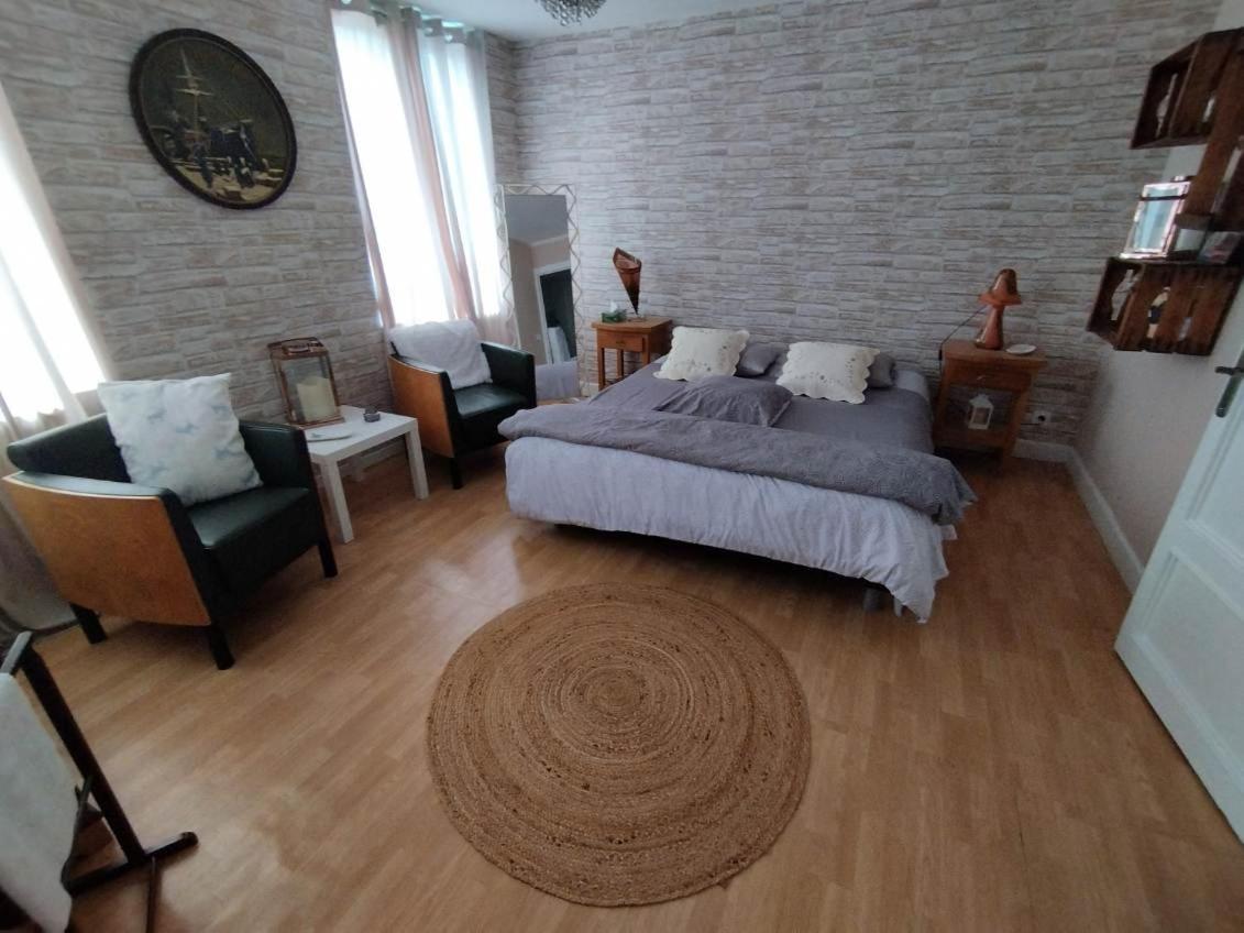 Chambres D'Hote Au Chapeau Claque Cabaret Gueugnon Esterno foto